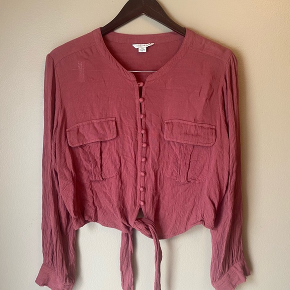 American Eagle Cropped Tie Button Up Blouse - Picture 2 of 10